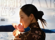 张钧甯花纹高领衣登杂志，时尚魅力尽显